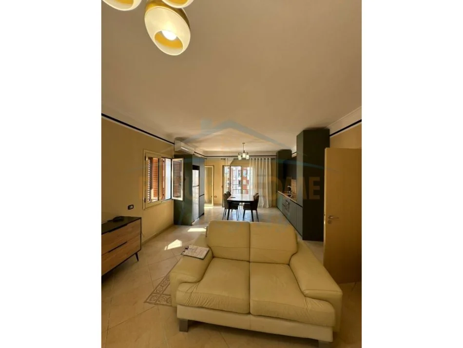 Tirane, jepet me qera apartament 2+1 Kati 5, 98 m² 700 € (21 DHJETORI)