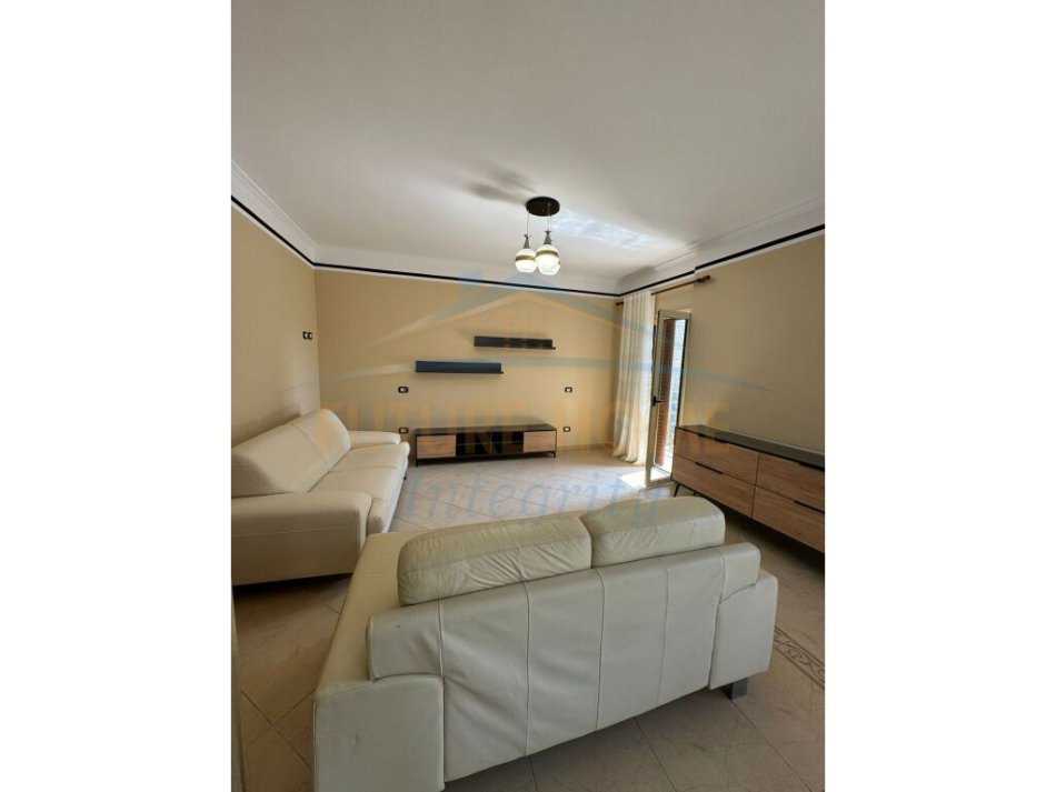 Tirane, jepet me qera apartament 2+1 Kati 5, 98 m² 700 € (21 Dhjetori)