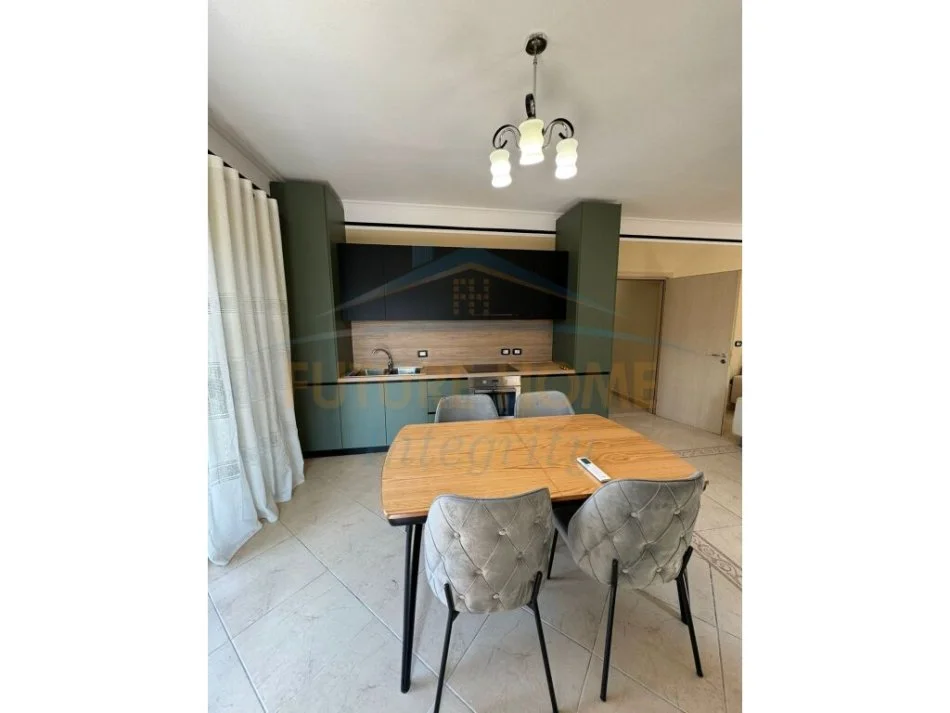 Tirane, jepet me qera apartament 2+1, 21 Dhjetori, Kati 5, 110 m² 700 €