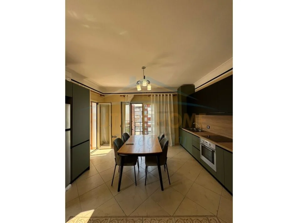 Tirane, jepet me qera apartament 2+1 Kati 5, 98 m² 700 € (21 DHJETORI)