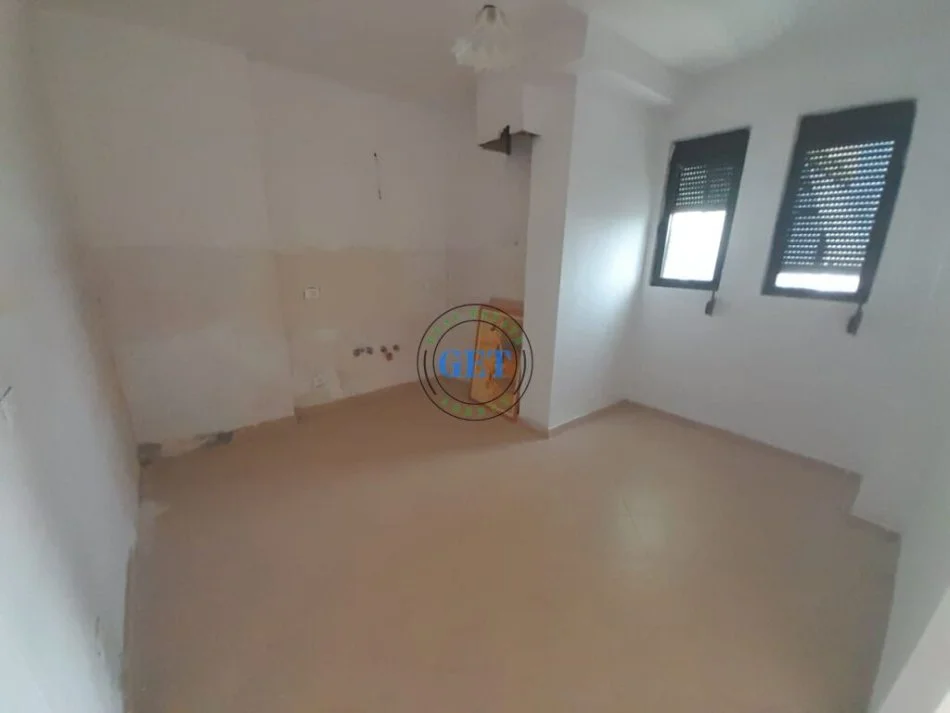 Durres, shitet apartament 2+1+Ballkon Kati 9, 105 m² 90.000 € (Ish Rajoni, Durres)