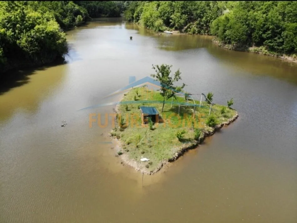 Durres, shitet Ferme per Agroturizem, 18.000 m² (Gjiri Lalzit)