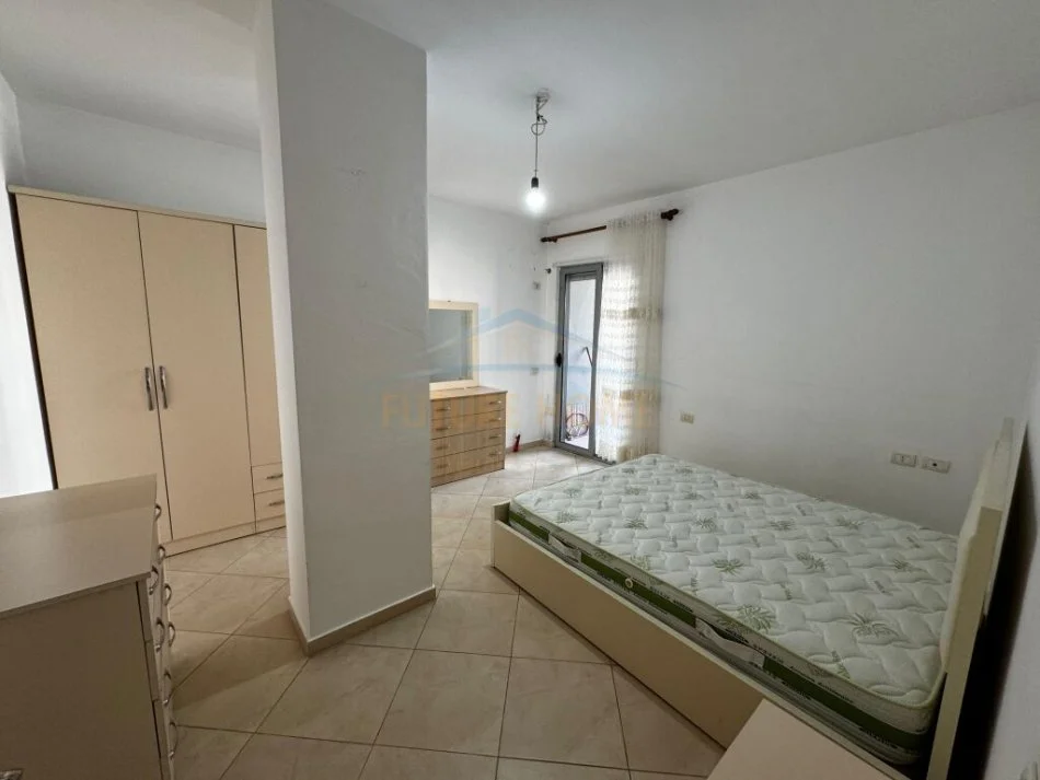 SHITET APARTAMENT 2+1+GARAZH,UNAZA RE ,,PRANE ARC HOTEL