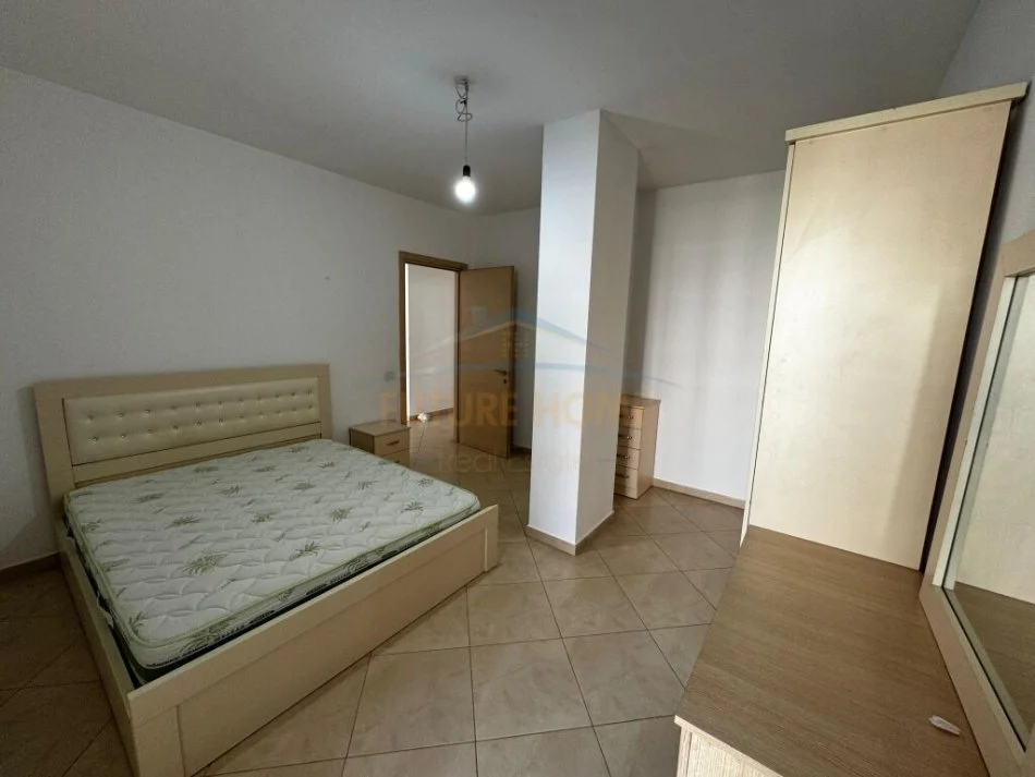 SHITET APARTAMENT 2+1+GARAZH,UNAZA RE ,,PRANE ARC HOTEL