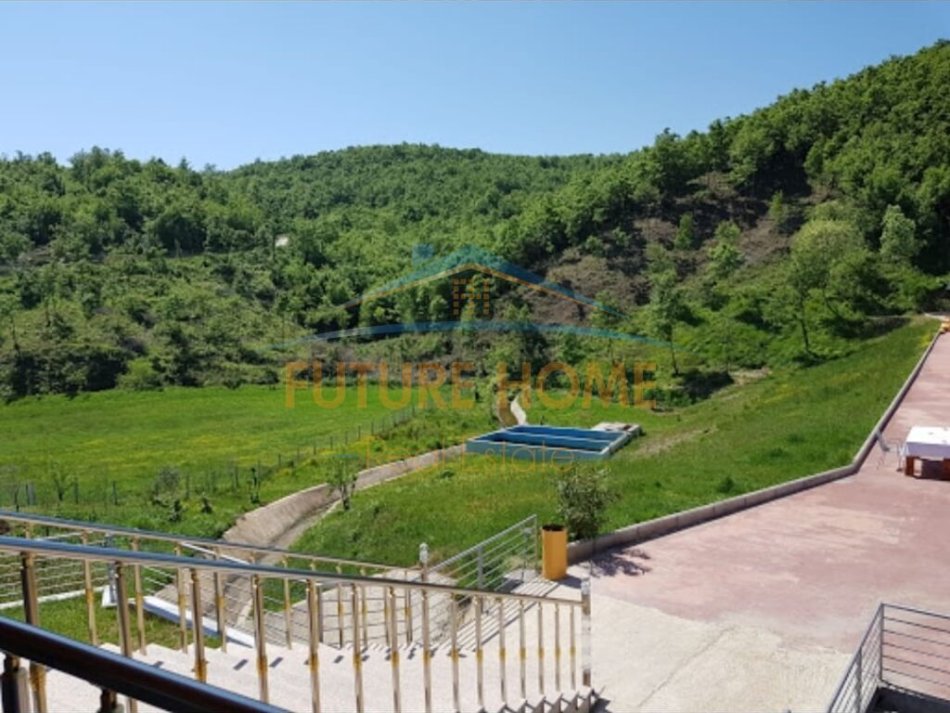 Durres, jepet me qera ambjent biznesi Kati 0, 18.000 m² (GJiri Lalzit)