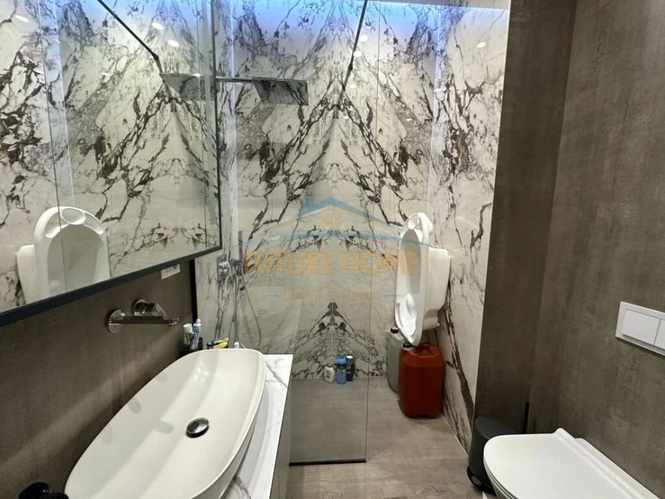 Tirane, jepet me qera apartament 2+1+Aneks+Ballkon Kati 10, 120 m² 1.300 € (Rruga e Kavajes)