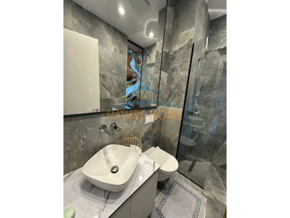 Tirane, jepet me qera apartament 2+1+Ballkon Kati 10, 120 m² 1.300 € (Rruga e Kavajes)