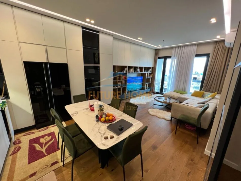 Tirane, jepet me qera apartament 2+1+Ballkon Kati 10, 120 m² 1.300 € (Rruga e Kavajes)