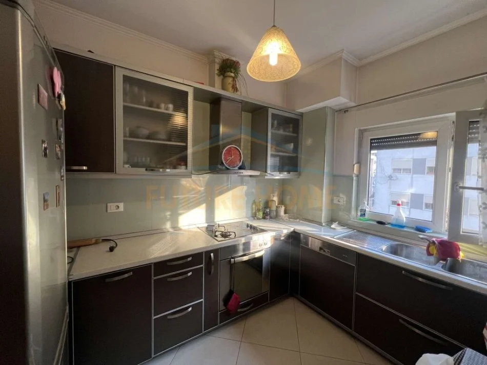 Tirane, shitet apartament 2+1+Aneks+Ballkon Kati 6, 111 m² 154.000 € (Astir)