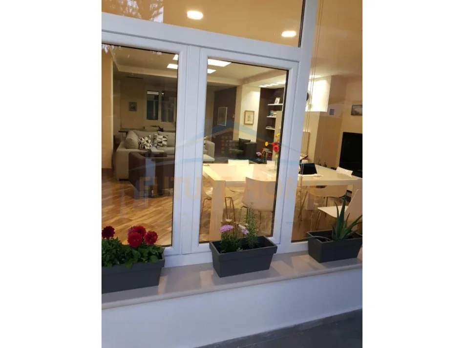 Durres, shitet Vile 4+1 Kati 0, 437 m² 700.000 € (Lura 1,Gjiri I Lalzit)