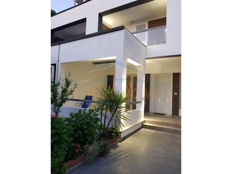 Durres, shitet Vile 4+1 Kati 0, 437 m² 700.000 € (Lura 1,Gjiri I Lalzit)