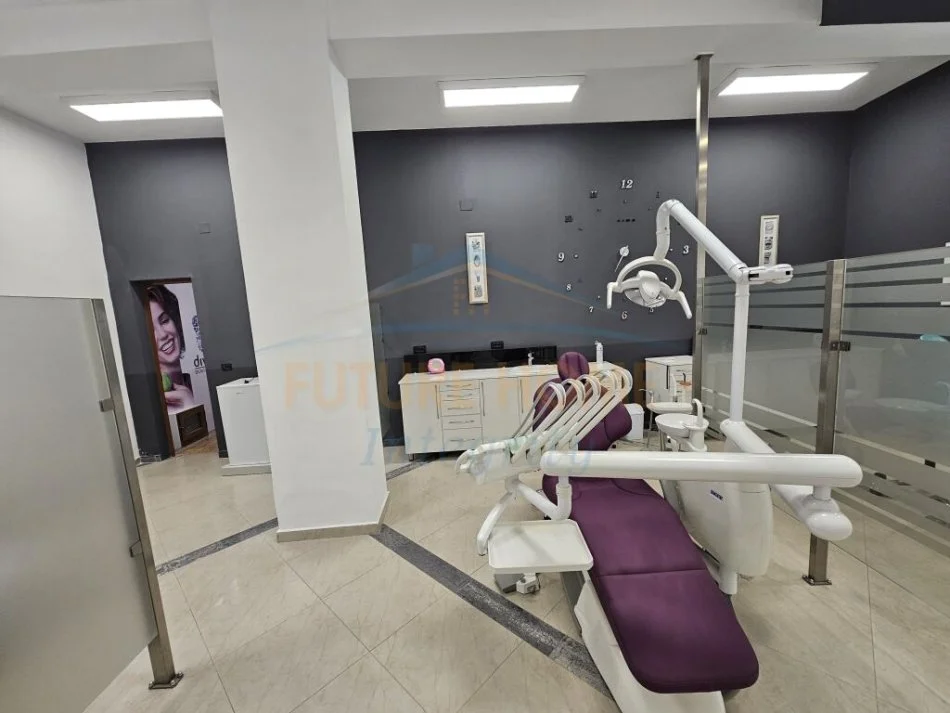 Tirane, shitet ambjent biznesi Kati 0, 72 m² 155.000 € (Rr. Ferit Xhajko)