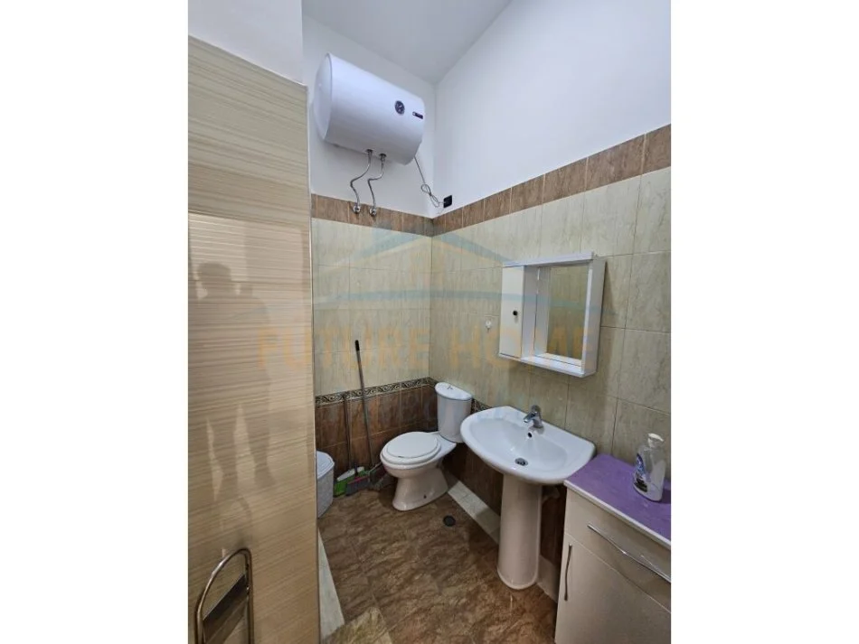 Tirane, shitet ambjent biznesi Kati 0, 72 m² 155.000 € (Rr. Ferit Xhajko)