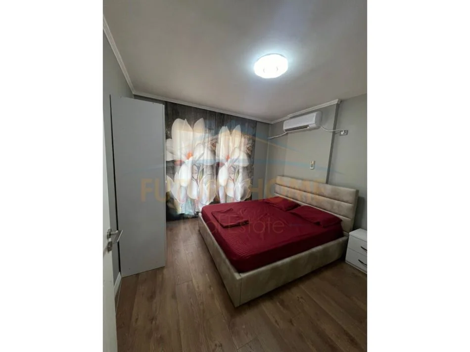 Tirane, jepet me qera apartament 2+1+Ballkon Kati 4, 75 m² 600 € (Dogana)