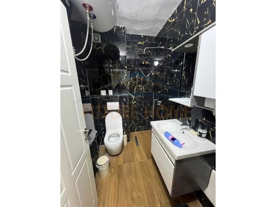 Tirane, jepet me qera apartament 2+1+Ballkon Kati 4, 75 m² 600 € (Dogana)