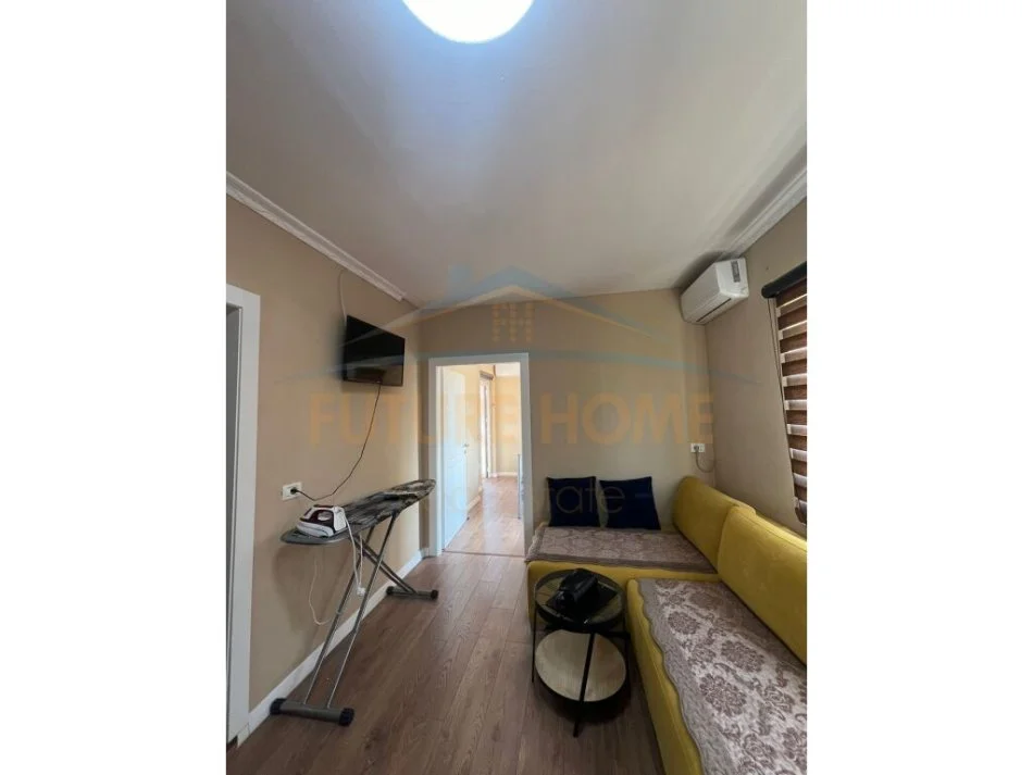 Tirane, jepet me qera apartament 2+1+Ballkon Kati 4, 75 m² 600 € (Dogana)