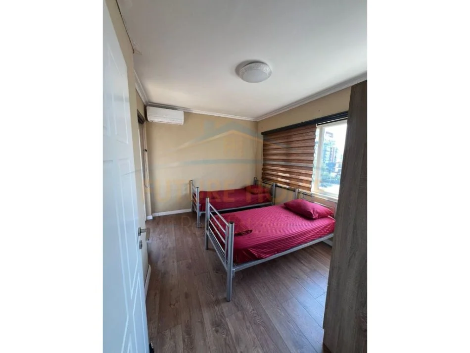Tirane, jepet me qera apartament 2+1+Ballkon Kati 4, 75 m² 600 € (Dogana)