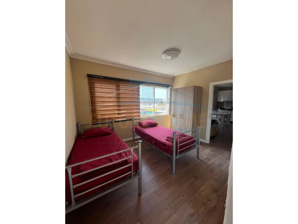 Tirane, jepet me qera apartament 2+1+Ballkon Kati 4, 75 m² 600 € (Dogana)