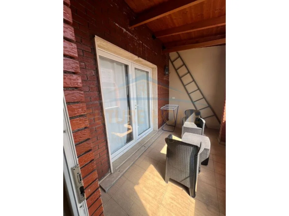 Tirane, jepet me qera apartament 2+1+Ballkon Kati 4, 75 m² 600 € (Dogana)