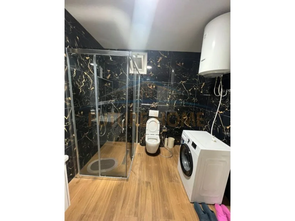 Tirane, jepet me qera apartament 1+1 Kati 4, 60 m² 500 € (Dritan Hoxha)