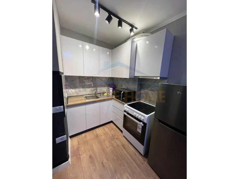 Tirane, jepet me qera apartament 1+1 Kati 4, 60 m² 500 € (Dritan Hoxha)