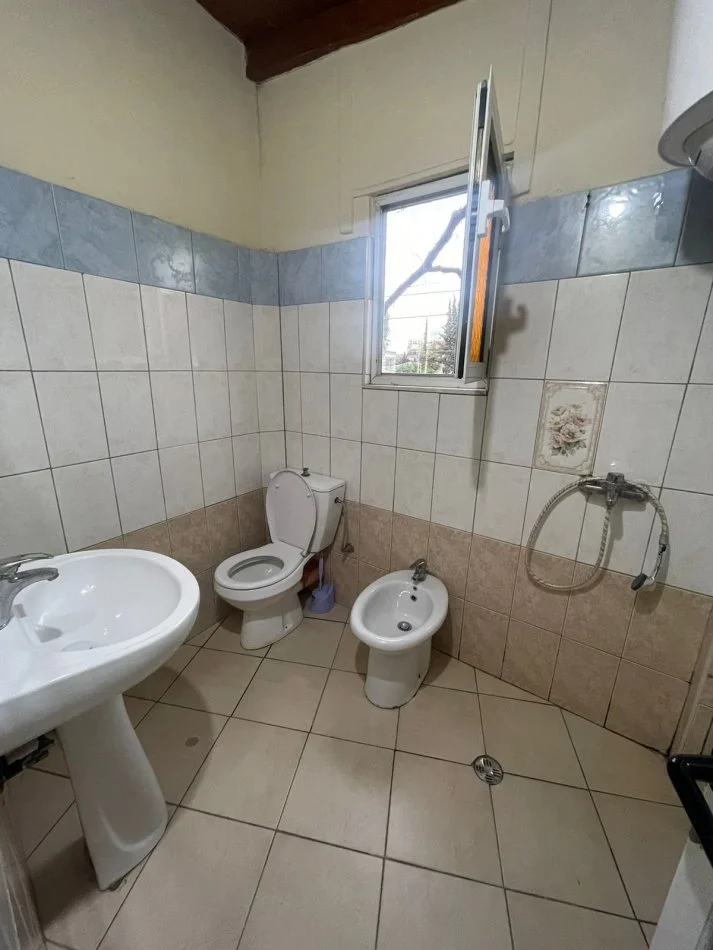 Tirane, jepet me qera garsonier Kati 2, 20 m² 300 € (Inxhinieria Ndertimit)