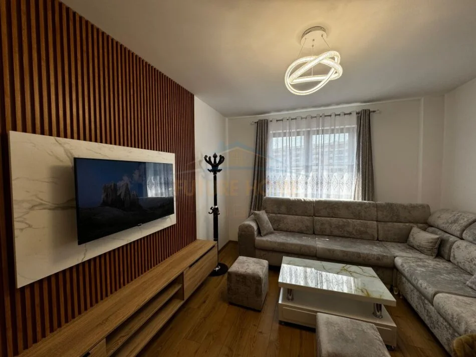Tirane, jepet me qera apartament 1+1+Ballkon Kati 4, 75 m² 550 € (Unaza e Re)