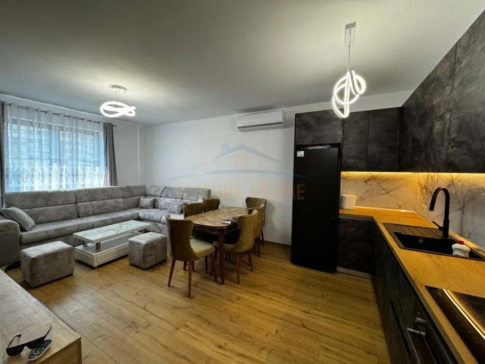 Tirane, jepet me qera apartament 1+1+Ballkon Kati 4, 75 m² 550 € (Unaza e Re)