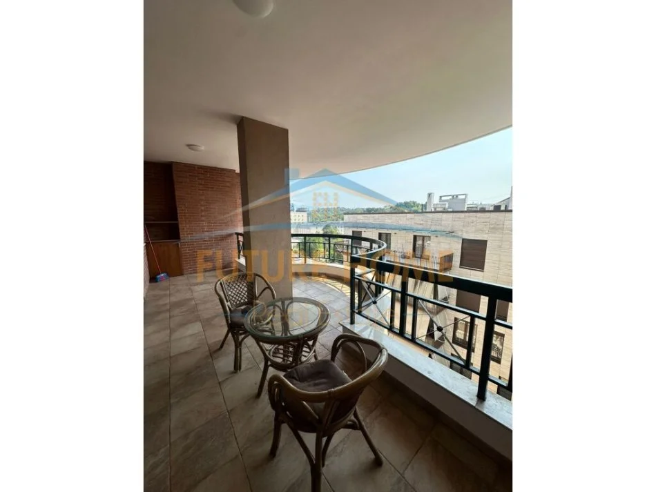 Tirane, jepet me qera apartament 2+1 Kati 9, 118 m² 1.250 € (Rruga Ibrahim Rugova)