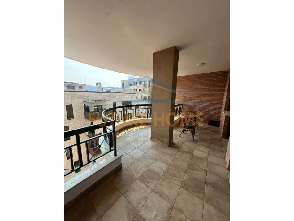 Tirane, jepet me qera apartament 2+1 Kati 9, 118 m² 1.250 € (Rruga Ibrahim Rugova)