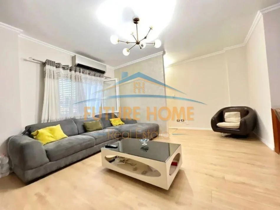 Tirane, jepet me qera apartament 2+1 Kati 6, 96 m² 700 € (21 Dhjetori)