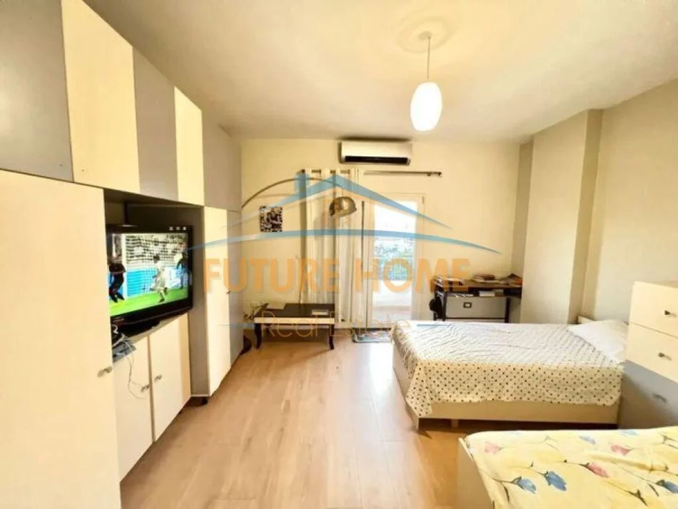 Tirane, jepet me qera apartament 2+1+Ballkon Kati 6, 96 m² 700 € (21 Dhjetori)