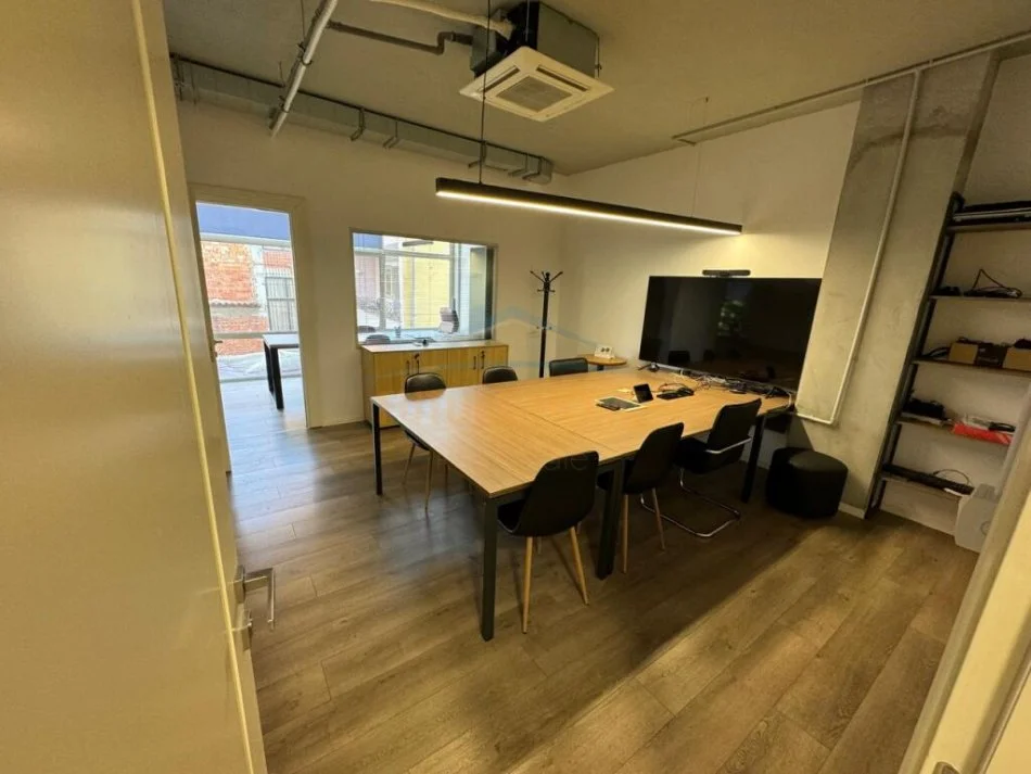 Tirane, shitet ambjent biznesi Kati 1, 514 m² 1.550.000 € (Rruga e Elbasanit, Tiranë)