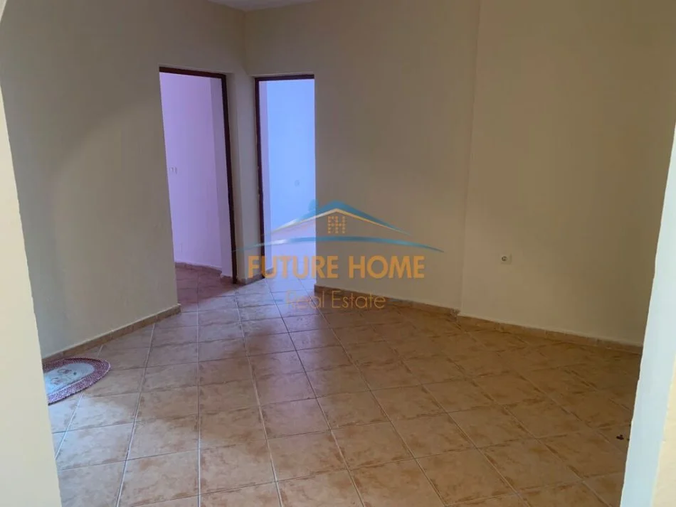 Tirane, jepet me qera apartament 2+1+Ballkon Kati 5, 120 m² 600 € (prane shkolles Emin Duraku)