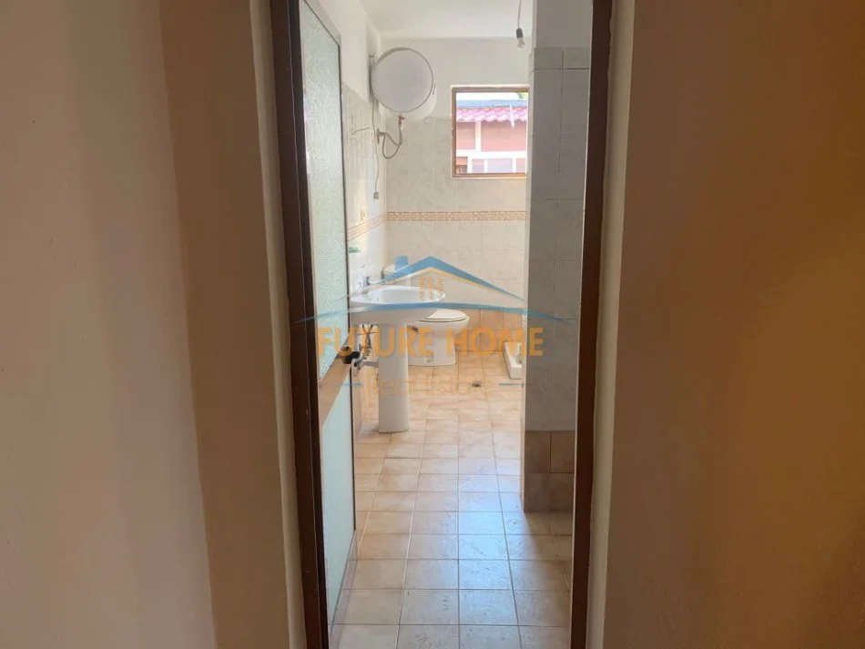 Tirane, jepet me qera apartament 2+1+Ballkon Kati 5, 120 m² 600 € (prane shkolles Emin Duraku)