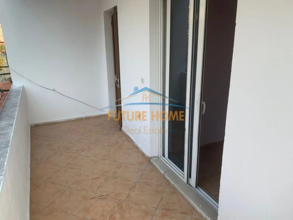 Tirane, jepet me qera apartament 2+1+Ballkon Kati 5, 120 m² 600 € (prane shkolles Emin Duraku)