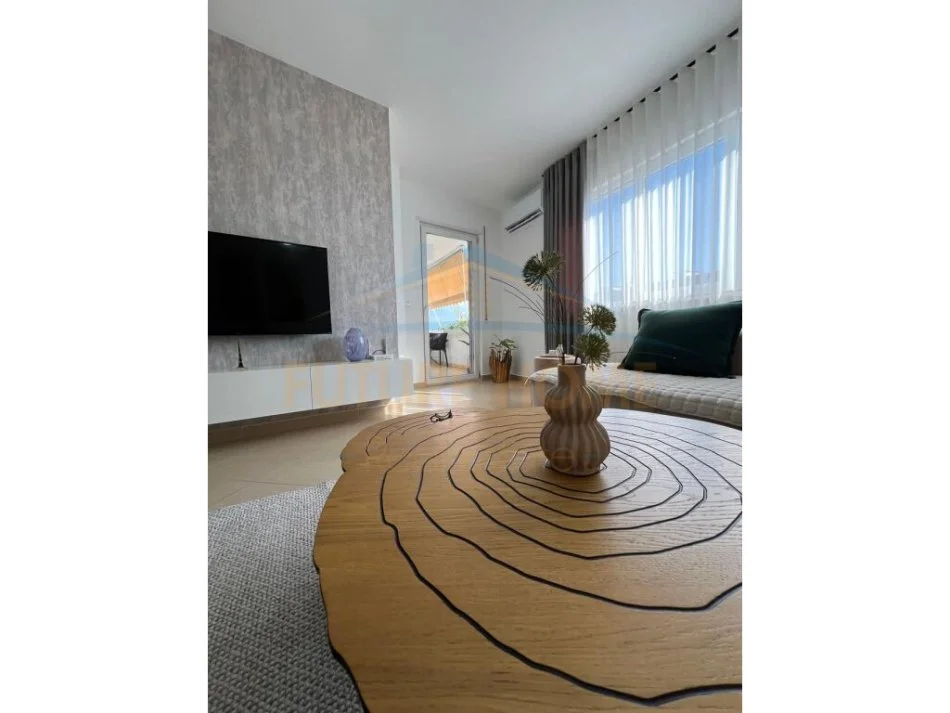 Tirane, shitet apartament 2+1+Ballkon Kati 5, 118 m² 165.000 € (Unaza e Re)