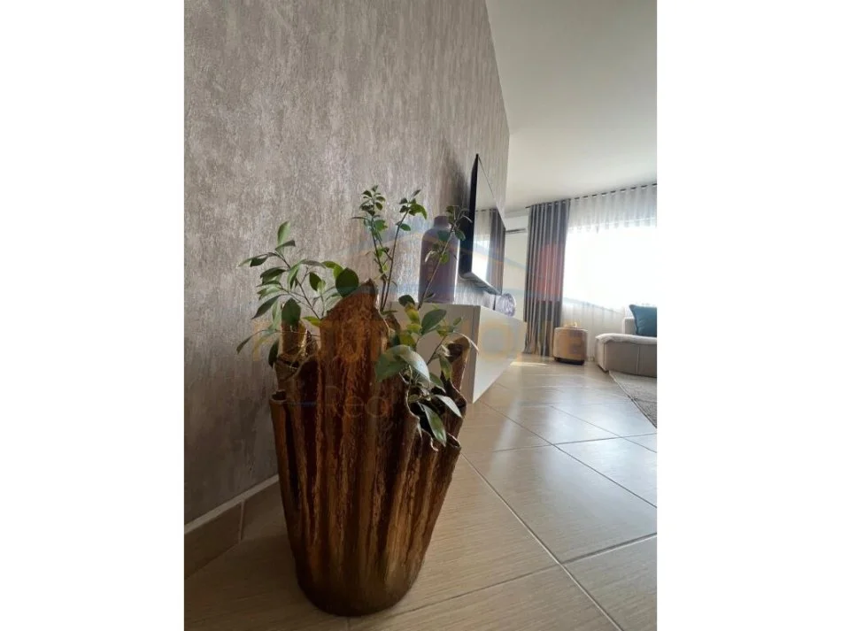 Tirane, shitet apartament 2+1+Ballkon Kati 5, 118 m² 165.000 € (Unaza e Re)