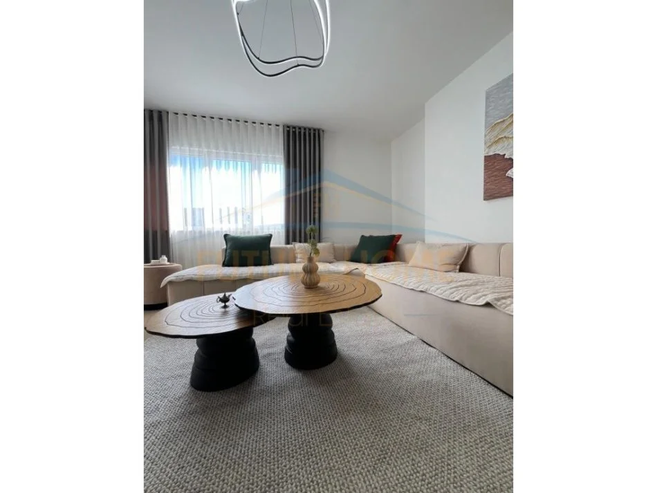 Tirane, shitet apartament 2+1+Ballkon Kati 5, 118 m² 165.000 € (Unaza e Re)