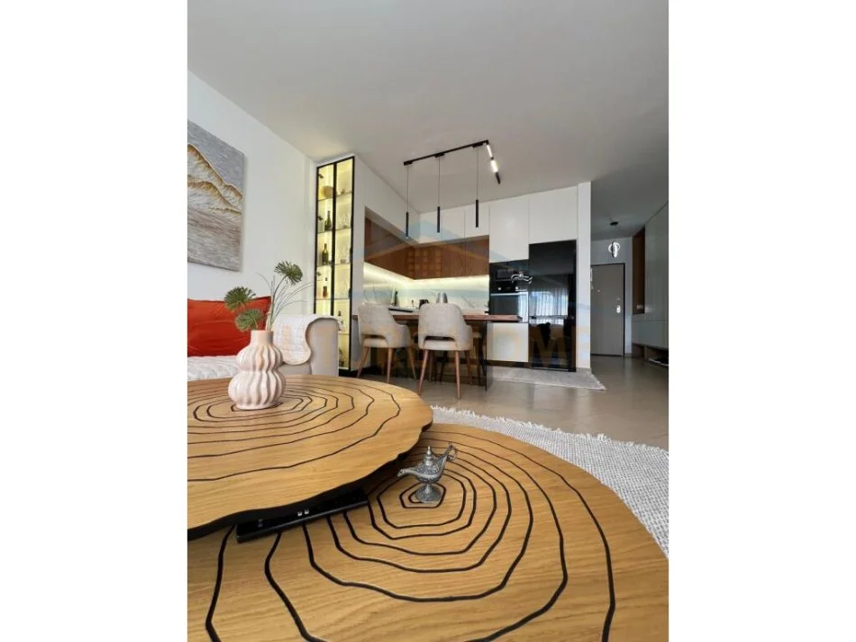 Tirane, shitet apartament 2+1+Ballkon Kati 5, 118 m² 165.000 € (Unaza e Re)