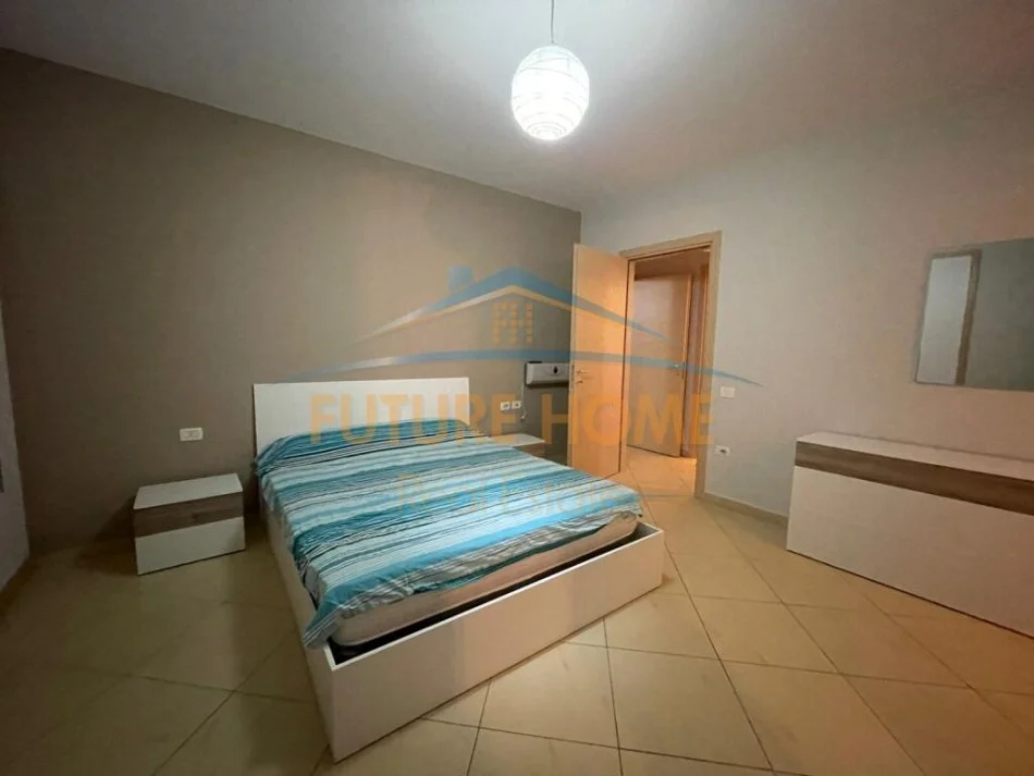 Tirane, jepet me qera apartament 2+1+Ballkon Kati 3, 95 m² 550 € (Kopshti Botanik)