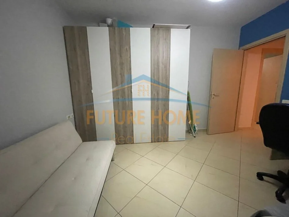 Tirane, jepet me qera apartament 2+1+Ballkon Kati 3, 95 m² 550 € (Kopshti Botanik)