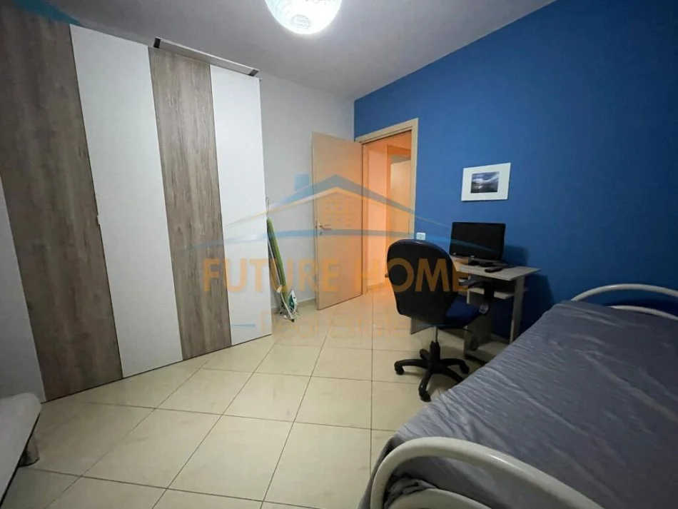 Tirane, jepet me qera apartament 2+1+Ballkon Kati 3, 95 m² 550 € (Kopshti Botanik)