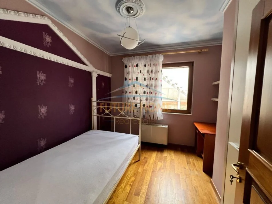 Tirane, jepet me qera apartament 3+1 Kati 9, 210 m² 1.000 €