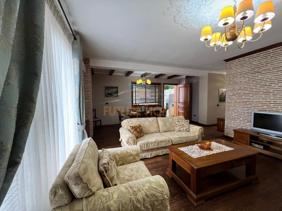 Tirane, jepet me qera 3+1 Kati 9, 210 m² 1.000 € (Rruga e Kavajes)