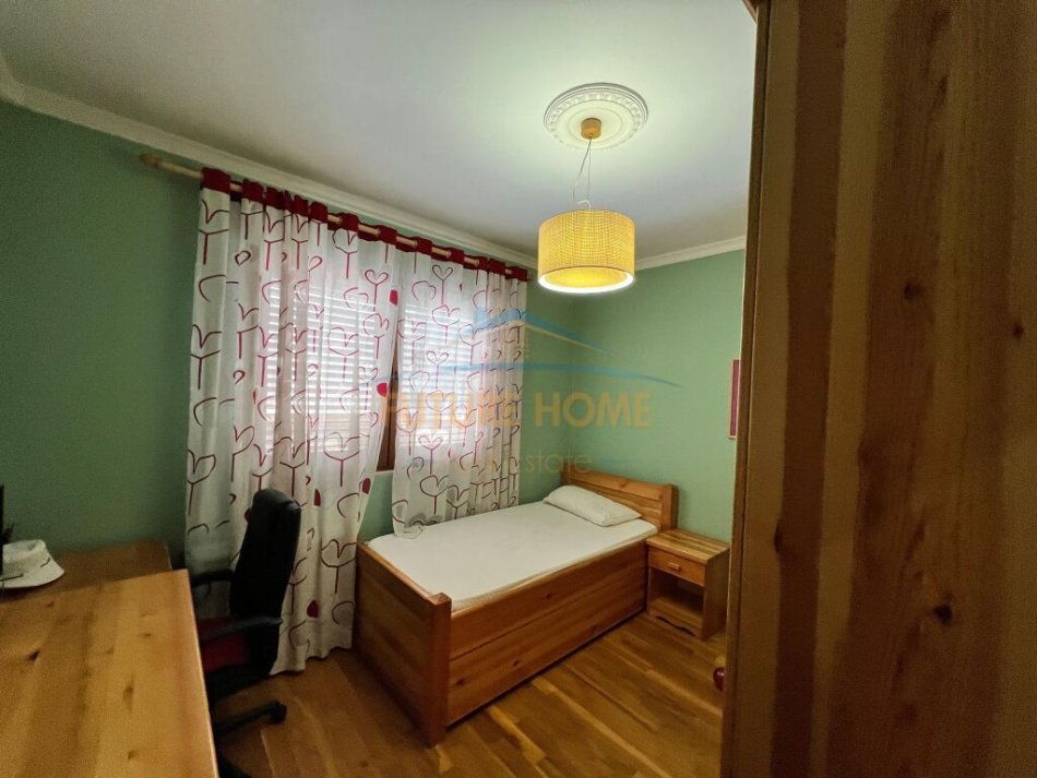 Tirane, jepet me qera 3+1 Kati 9, 210 m² 1.000 € (Rruga e Kavajes)