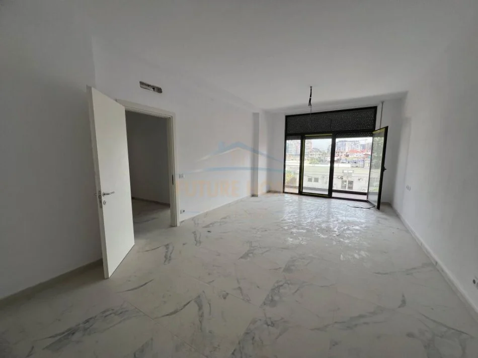 Tirane, jepet me qera apartament 2+1+Ballkon Kati 1, 97 m² 500 € (Dogana)