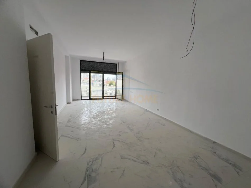 Tirane, jepet me qera apartament 2+1+Ballkon Kati 1, 97 m² 500 € (Dogana)
