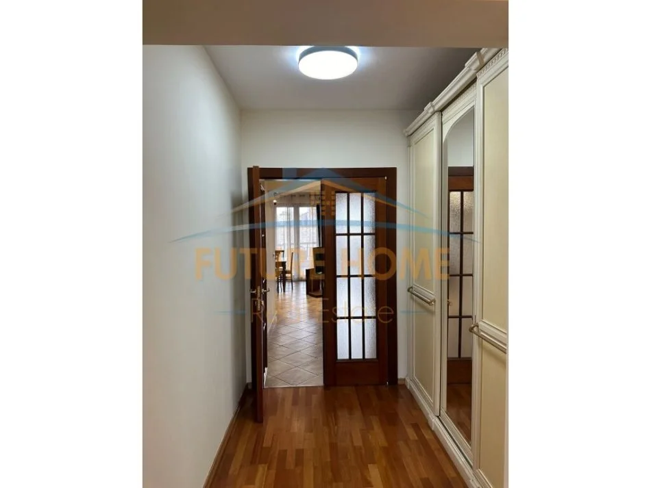 Tirane, jepet me qera apartament 2+1 Kati 9, 118 m² 1.250 € (Rruga Ibrahim Rugova)