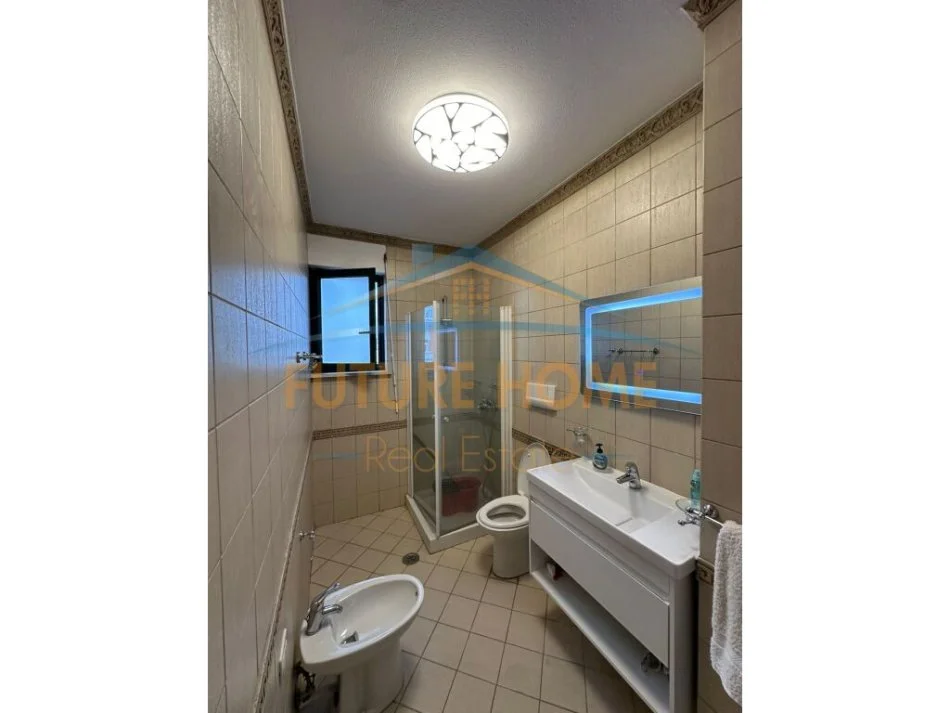 Tirane, jepet me qera apartament 2+1 Kati 9, 118 m² 1.250 € (BLLOKU TIRANE)